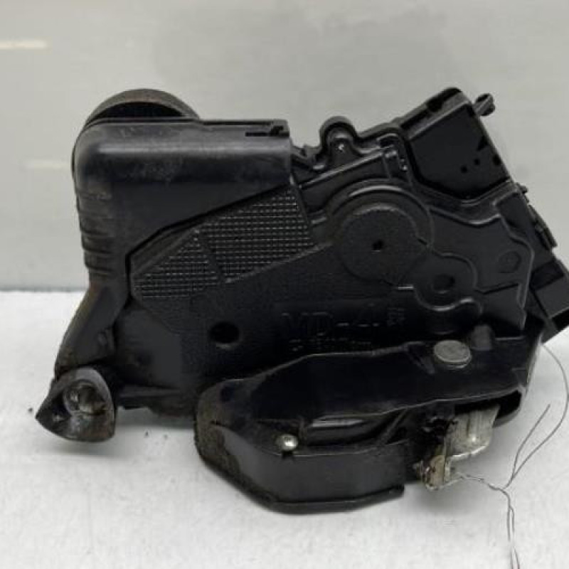 Serrure avant droit TOYOTA YARIS 2 Photo n°1