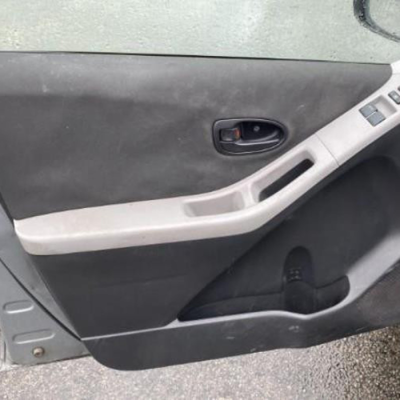 Serrure avant droit TOYOTA YARIS 2 Photo n°20