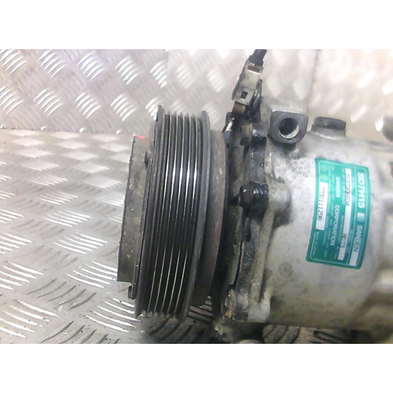 Compresseur clim RENAULT LAGUNA 1 Photo n°2