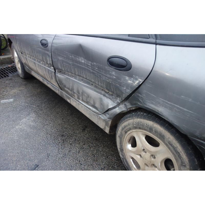 Compresseur clim RENAULT LAGUNA 1 Photo n°8
