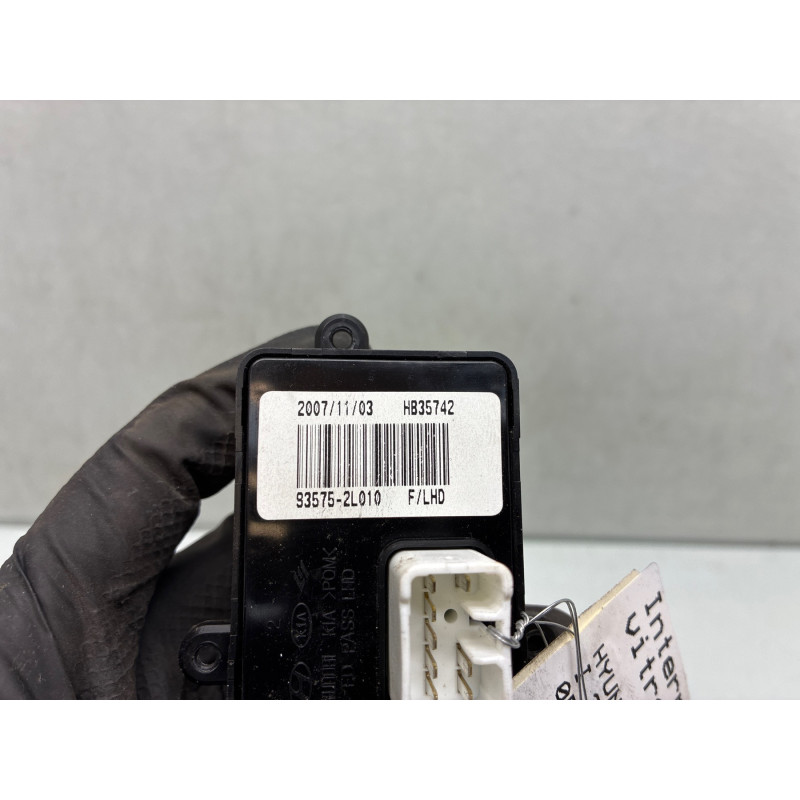 Interrupteur de leve vitre avant droit HYUNDAI I 30 1 Photo n°4