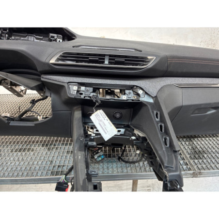 Planche de bord complete PEUGEOT 3008 2 Photo n°1