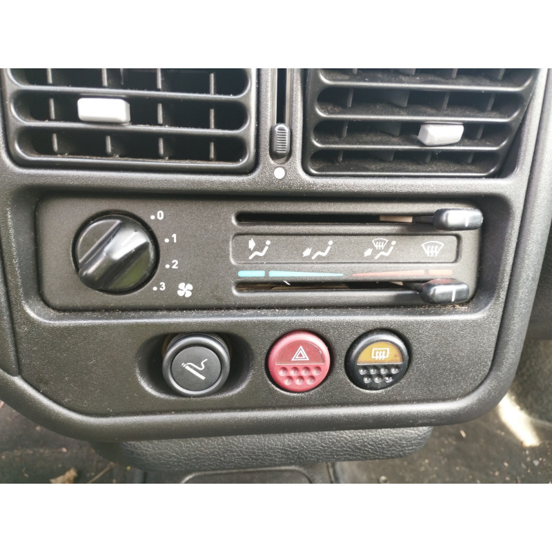 Poignee interieur avant droit PEUGEOT 106 Photo n°19
