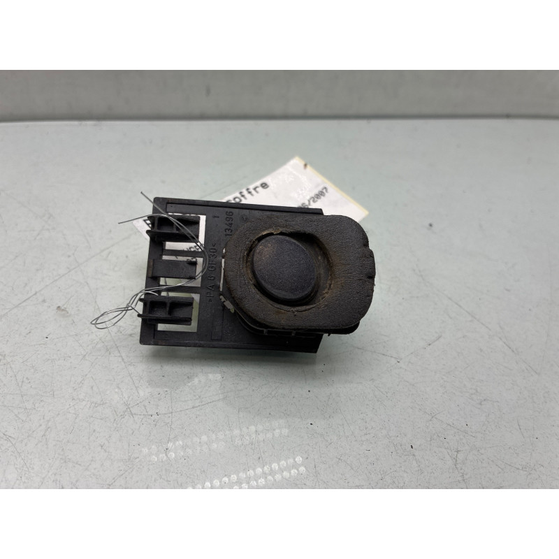 Bouton de coffre PEUGEOT 607 Photo n°4