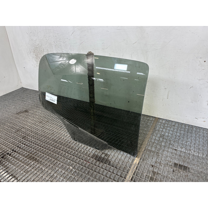 Vitre arriere droit PEUGEOT 207 Photo n°2