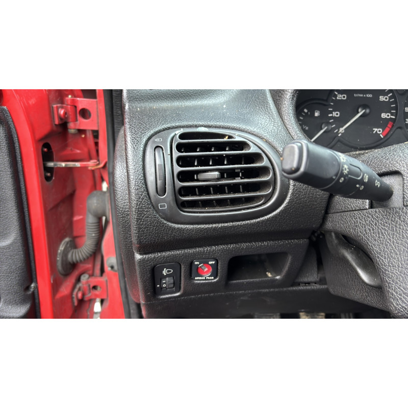 Pretensionneur de ceinture avant droit PEUGEOT 206 Photo n°16