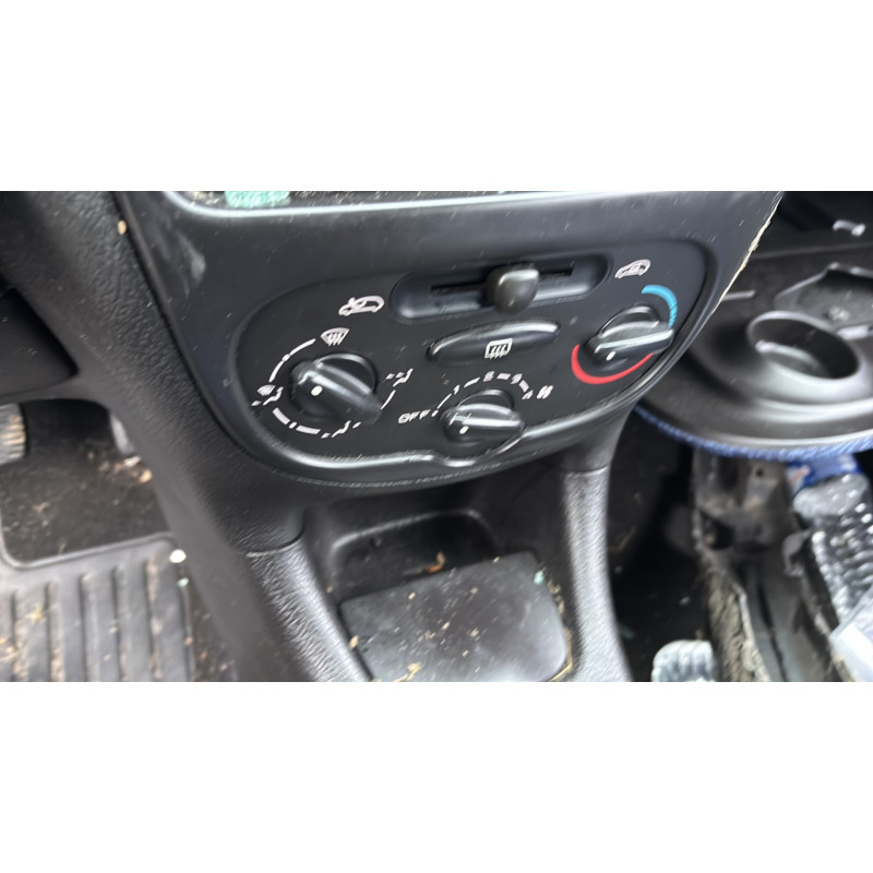Pretensionneur de ceinture avant droit PEUGEOT 206 Photo n°20