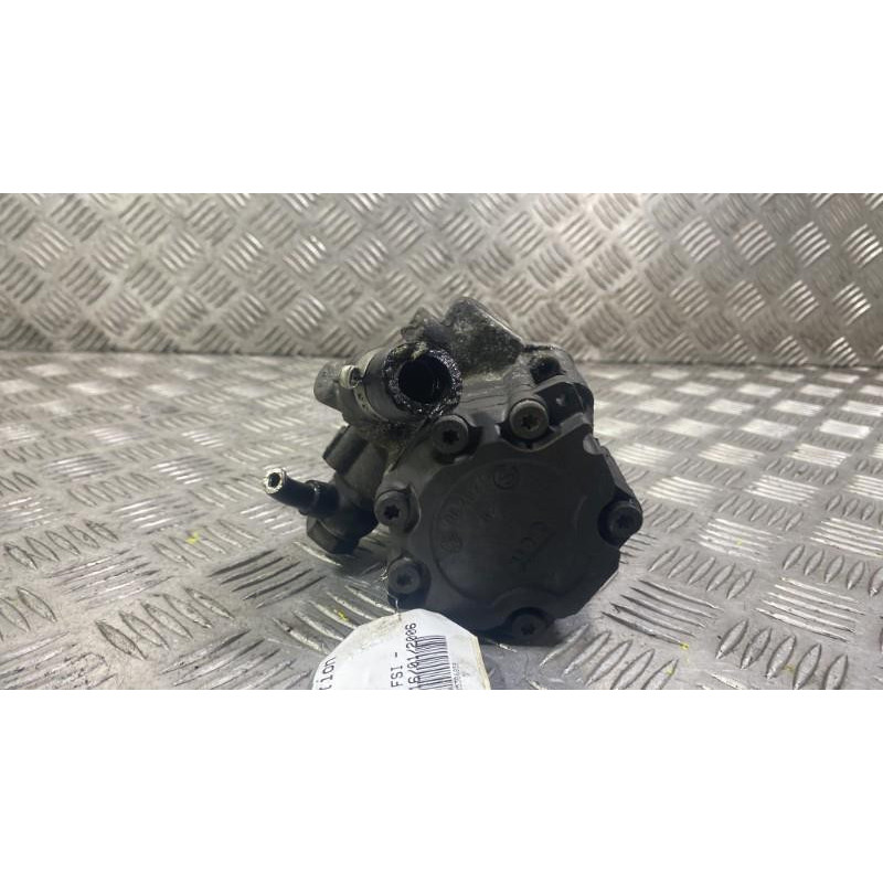 Pompe de direction AUDI A4 2 Photo n°1