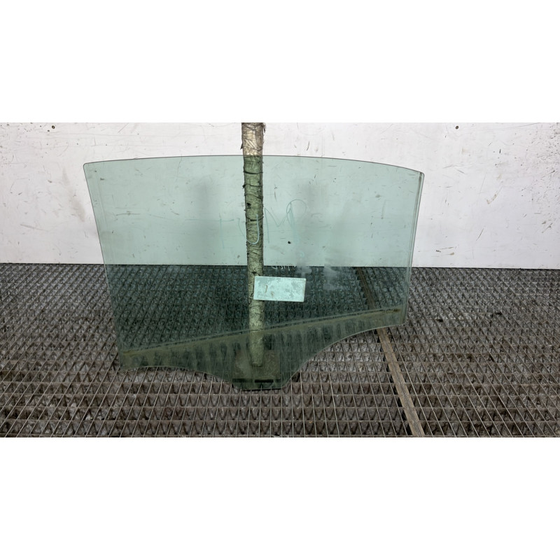 Vitre arriere droit MERCEDES CLASSE A 176 Photo n°4