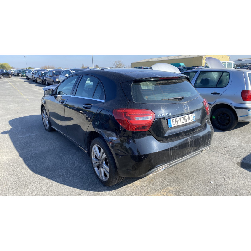 Vitre arriere droit MERCEDES CLASSE A 176 Photo n°8