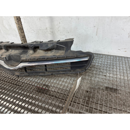 Calandre TOYOTA VERSO-S Photo n°1