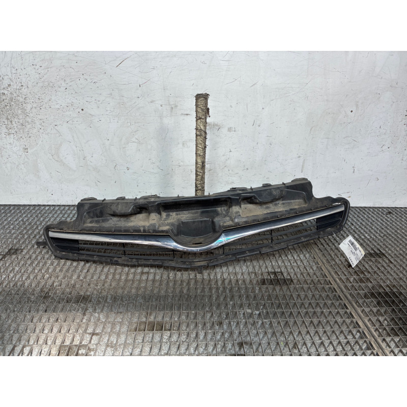 Calandre TOYOTA VERSO-S Photo n°2