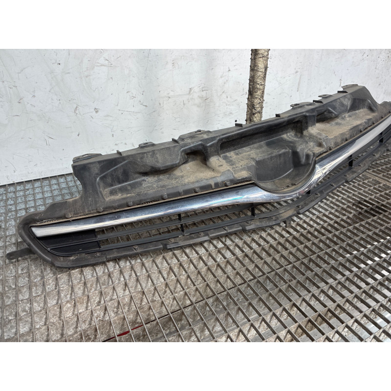 Calandre TOYOTA VERSO-S Photo n°4