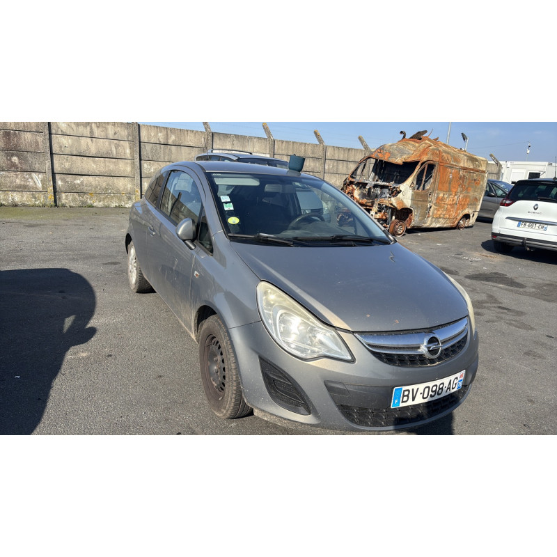Feu arriere stop central OPEL CORSA D Photo n°5
