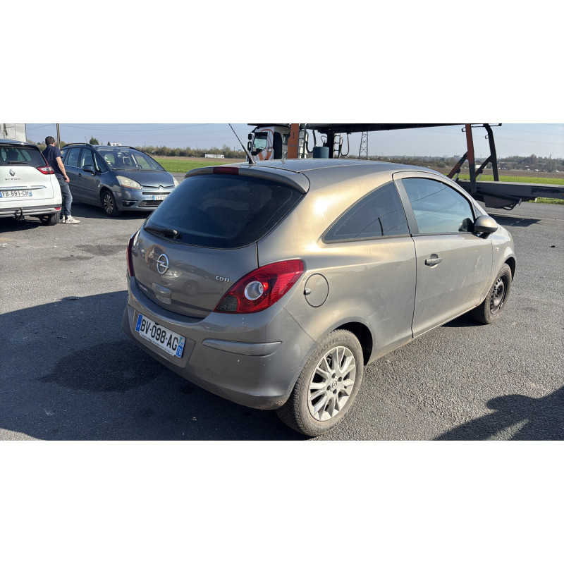 Feu arriere stop central OPEL CORSA D Photo n°6