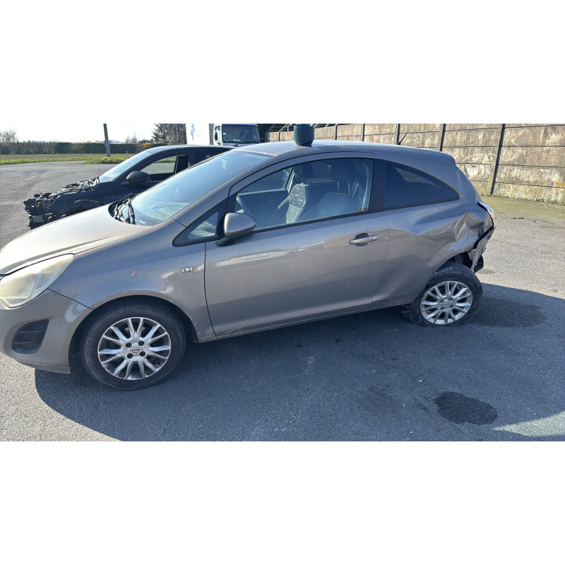 Feu arriere stop central OPEL CORSA D Photo n°11