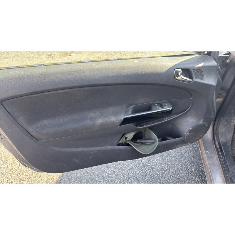 Feu arriere stop central OPEL CORSA D Photo n°12