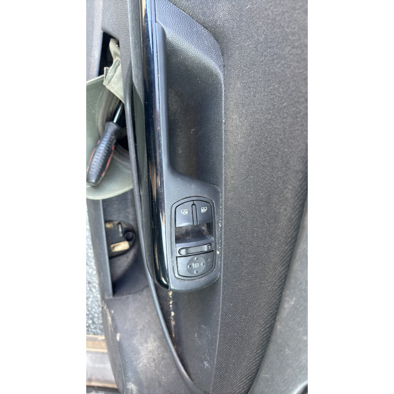 Feu arriere stop central OPEL CORSA D Photo n°13