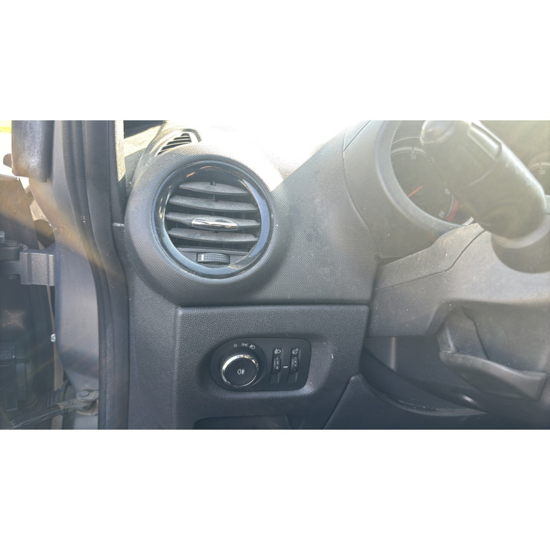 Feu arriere stop central OPEL CORSA D Photo n°16