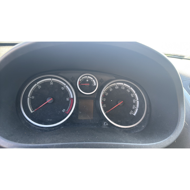 Feu arriere stop central OPEL CORSA D Photo n°17