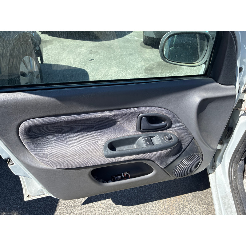Capot RENAULT CLIO 2 Photo n°12
