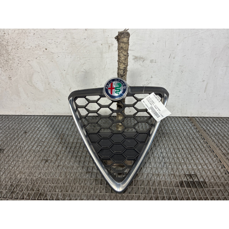 Calandre ALFA ROMEO GIULIETTA 2 Photo n°4