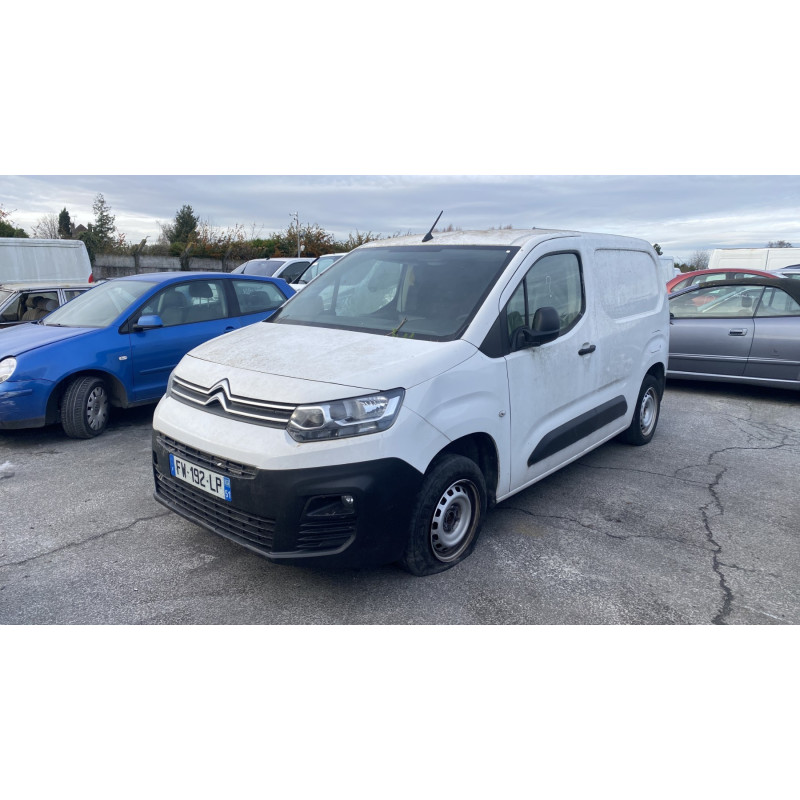 Feu arriere stop central CITROEN BERLINGO 3 M Photo n°5