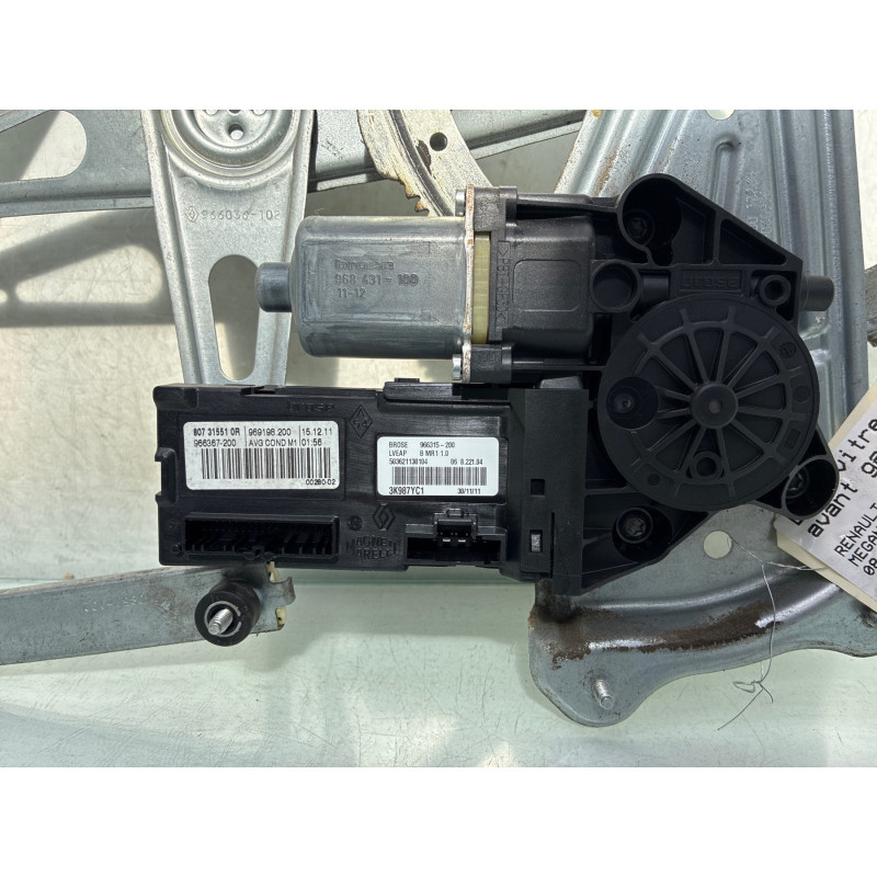 Leve vitre electrique avant gauche RENAULT MEGANE 3 Photo n°3