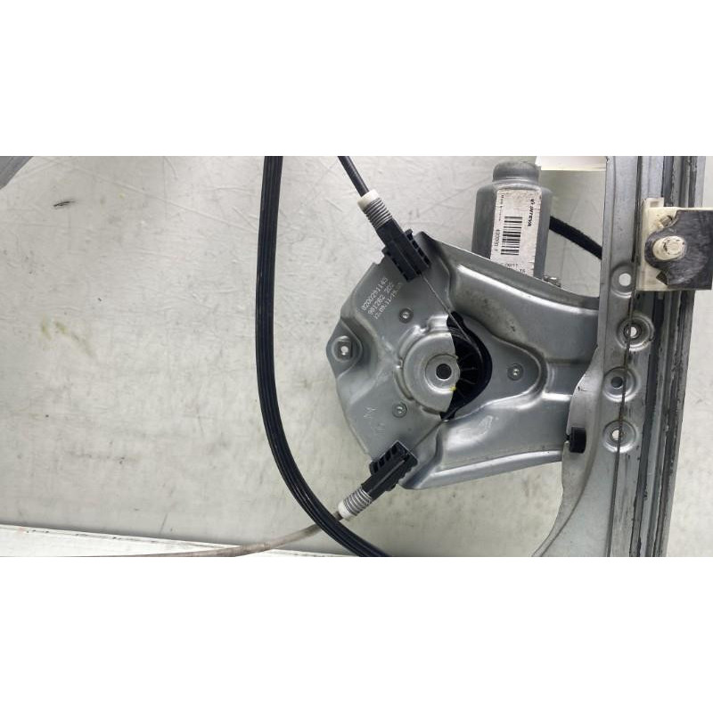 Leve vitre electrique avant gauche RENAULT CLIO 3 Photo n°5
