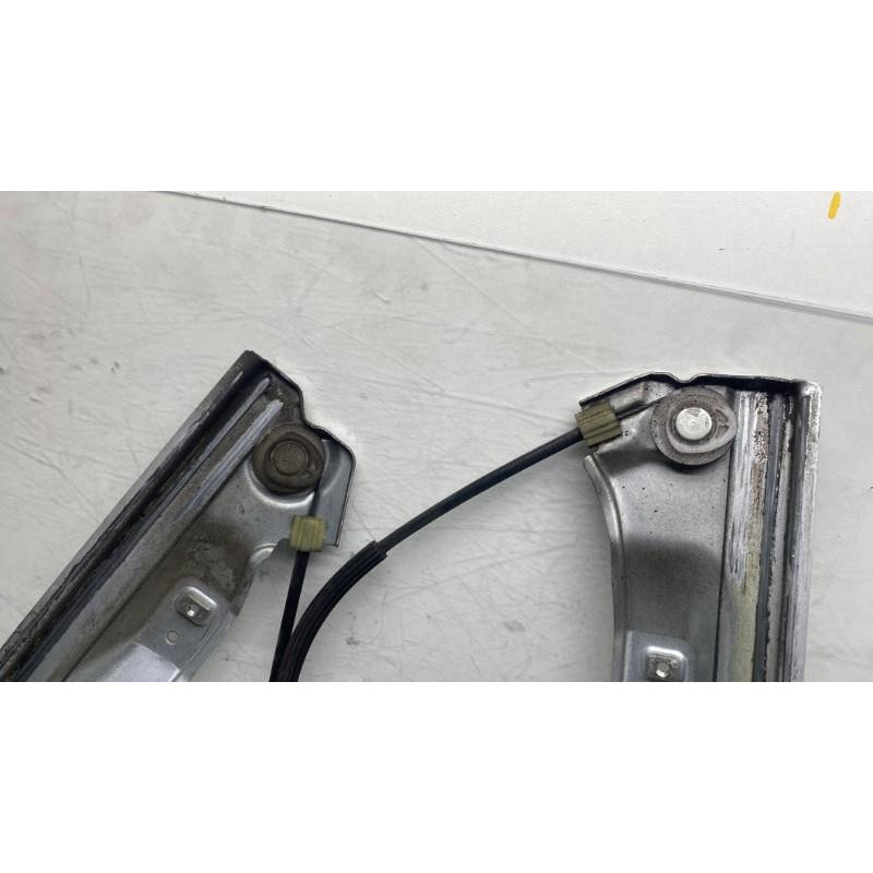 Leve vitre electrique avant gauche RENAULT CLIO 3 Photo n°6