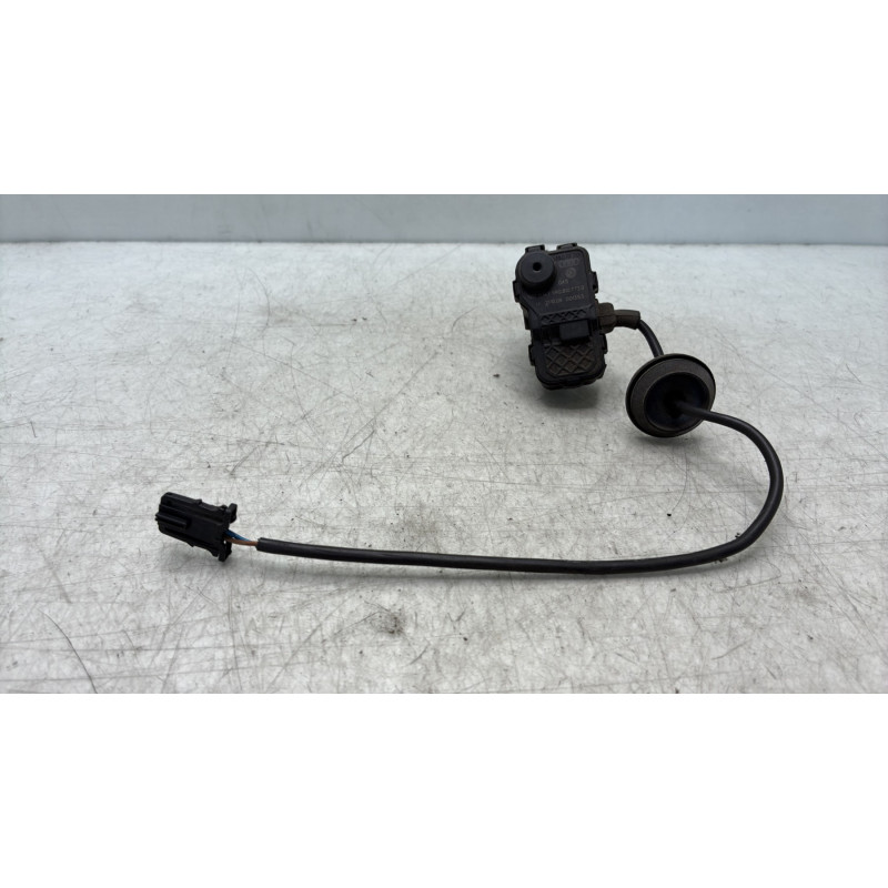 Actionneur verrou trappe d'essence VOLKSWAGEN POLO 5 Photo n°4