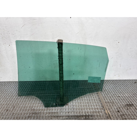 Vitre arriere droit VOLKSWAGEN POLO 5 Photo n°1