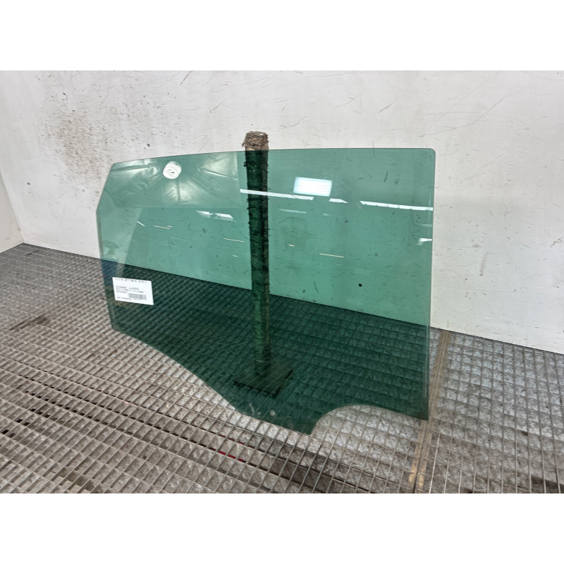 Vitre arriere droit VOLKSWAGEN POLO 5 Photo n°2