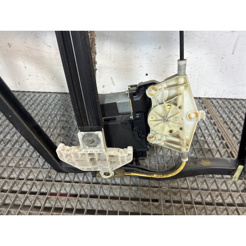 Leve vitre electrique arriere droit AUDI A2 Photo n°4