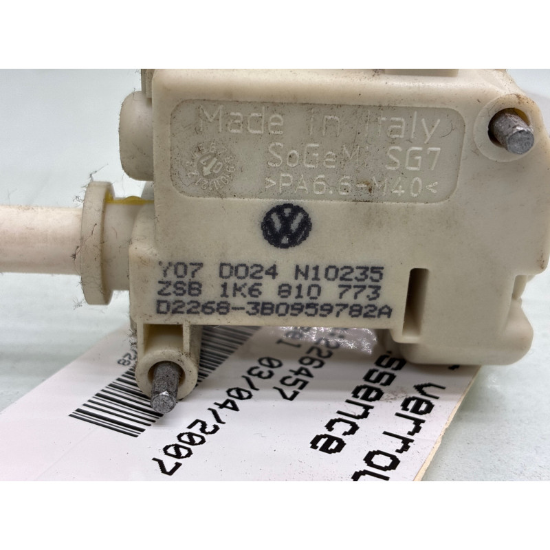 Actionneur verrou trappe d'essence VOLKSWAGEN GOLF 5 Photo n°4