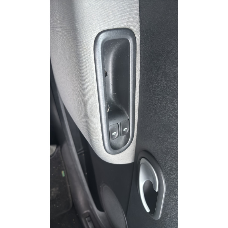 Interrupteur de leve vitre avant droit RENAULT CLIO 3 Photo n°14