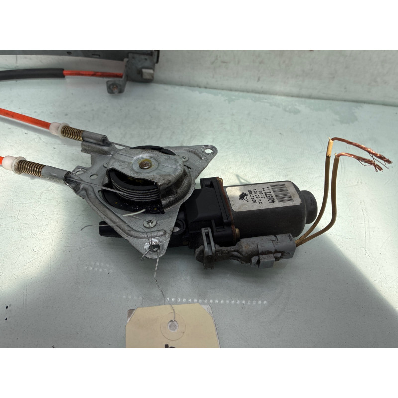 Leve vitre electrique avant droit PEUGEOT 106 Photo n°4