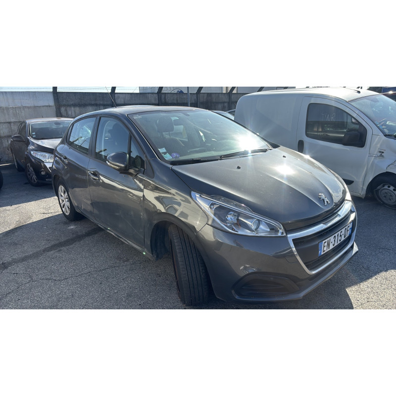 Feu arriere stop central PEUGEOT 208 1 Photo n°8
