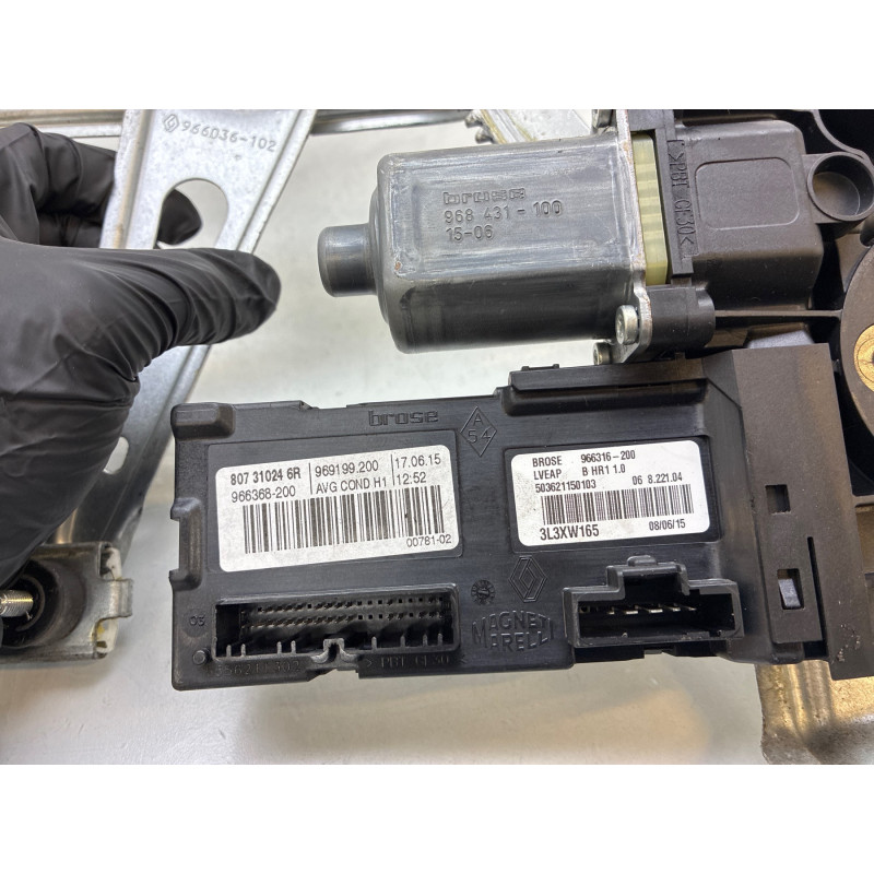 Leve vitre electrique avant gauche RENAULT MEGANE 3 Photo n°6
