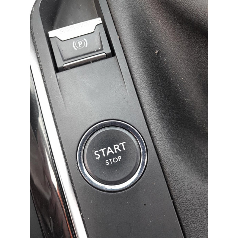 Bouton de warning PEUGEOT 3008 2 Photo n°15