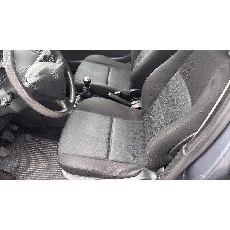 Vitre arriere droit PEUGEOT 207 Photo n°13