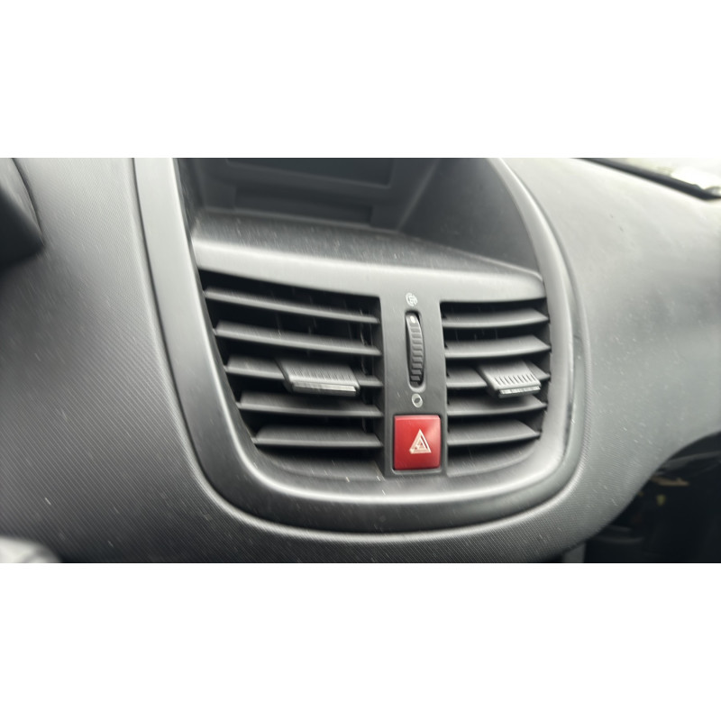 Vitre arriere droit PEUGEOT 207 Photo n°18