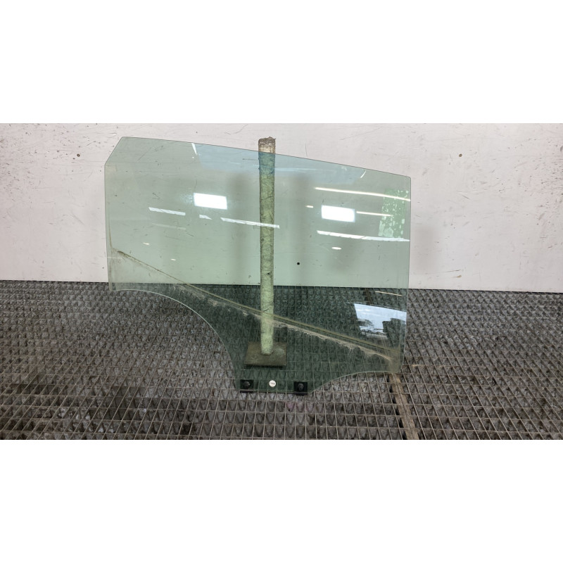 Vitre arriere droit RENAULT CLIO 5 Photo n°1