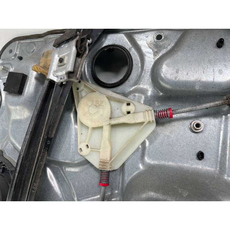 Leve vitre electrique avant gauche VOLKSWAGEN POLO 4 Photo n°5