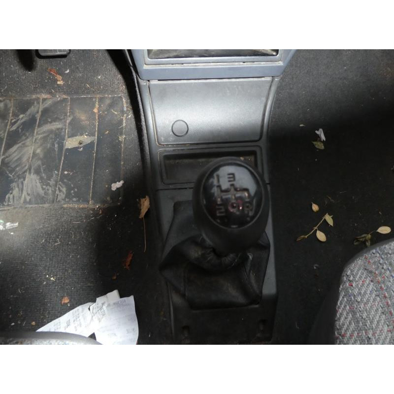 Custode arriere gauche (porte) PEUGEOT 205 Photo n°14