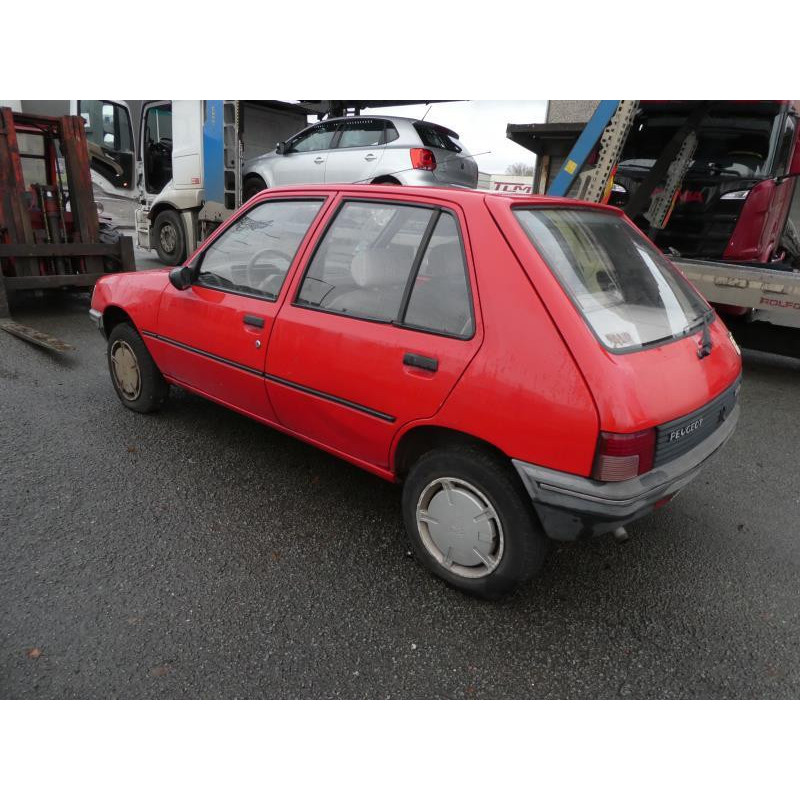 Custode arriere gauche (porte) PEUGEOT 205 Photo n°15