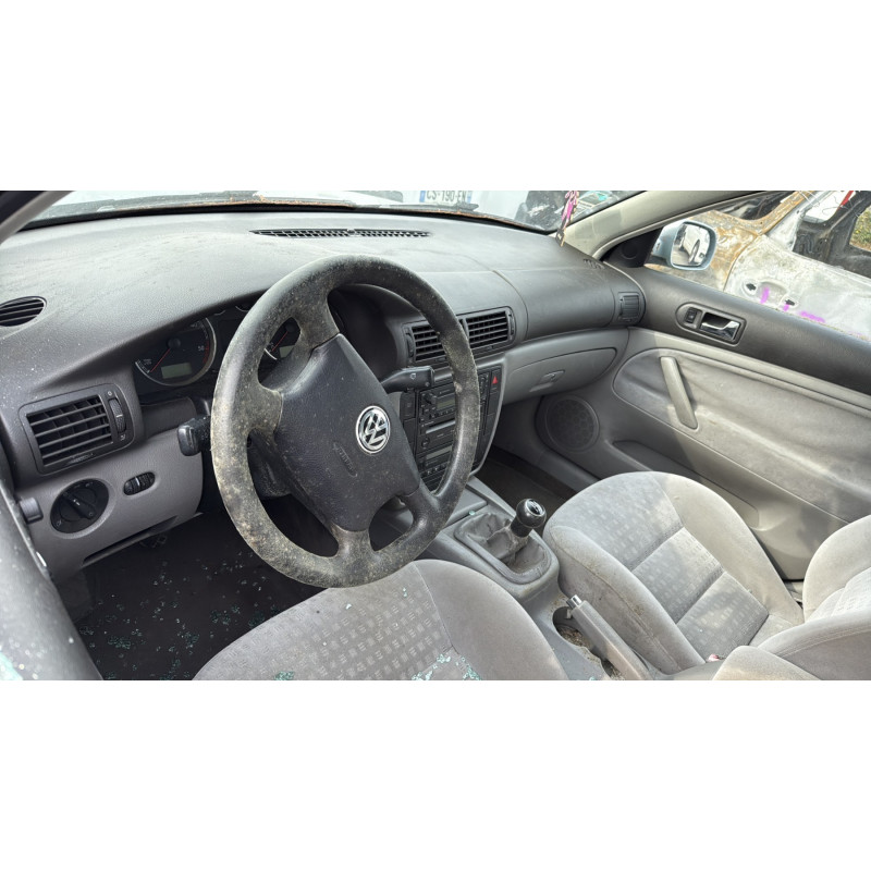 Feu arriere principal droit (feux) VOLKSWAGEN PASSAT 4 Photo n°17