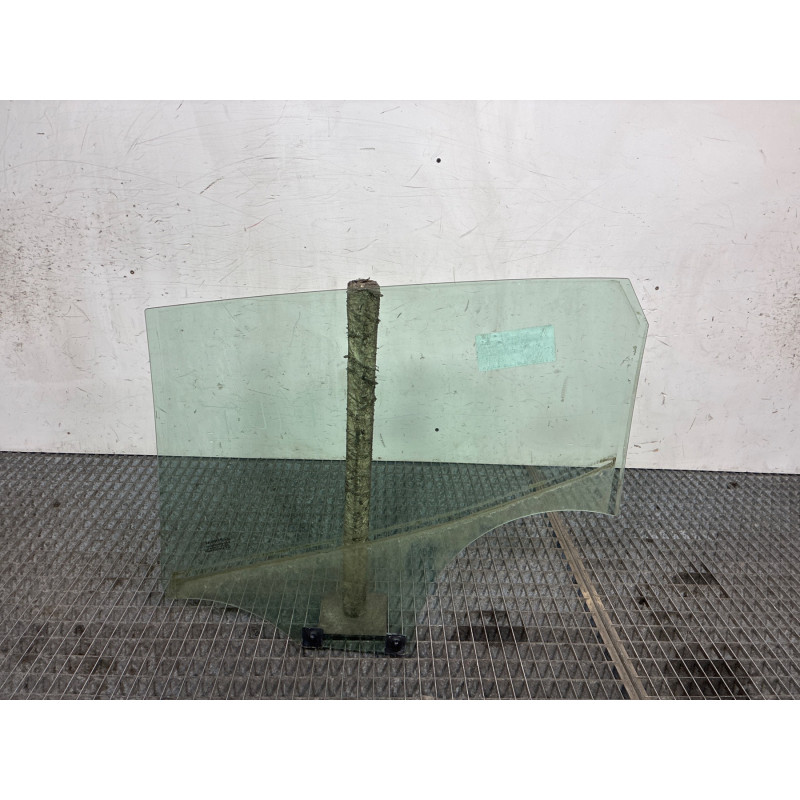 Vitre arriere droit RENAULT CLIO 5 Photo n°1