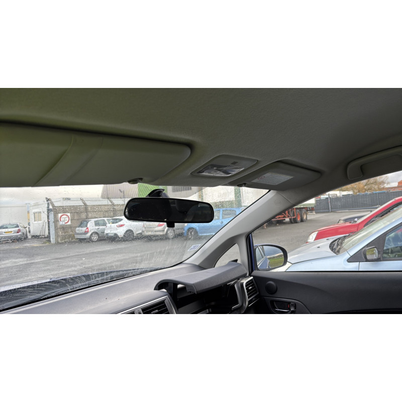 Feu arriere principal droit (feux) TOYOTA VERSO-S Photo n°17