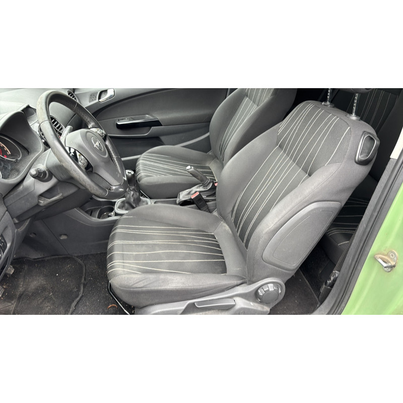 Feu arriere principal droit (feux) OPEL CORSA D Photo n°14